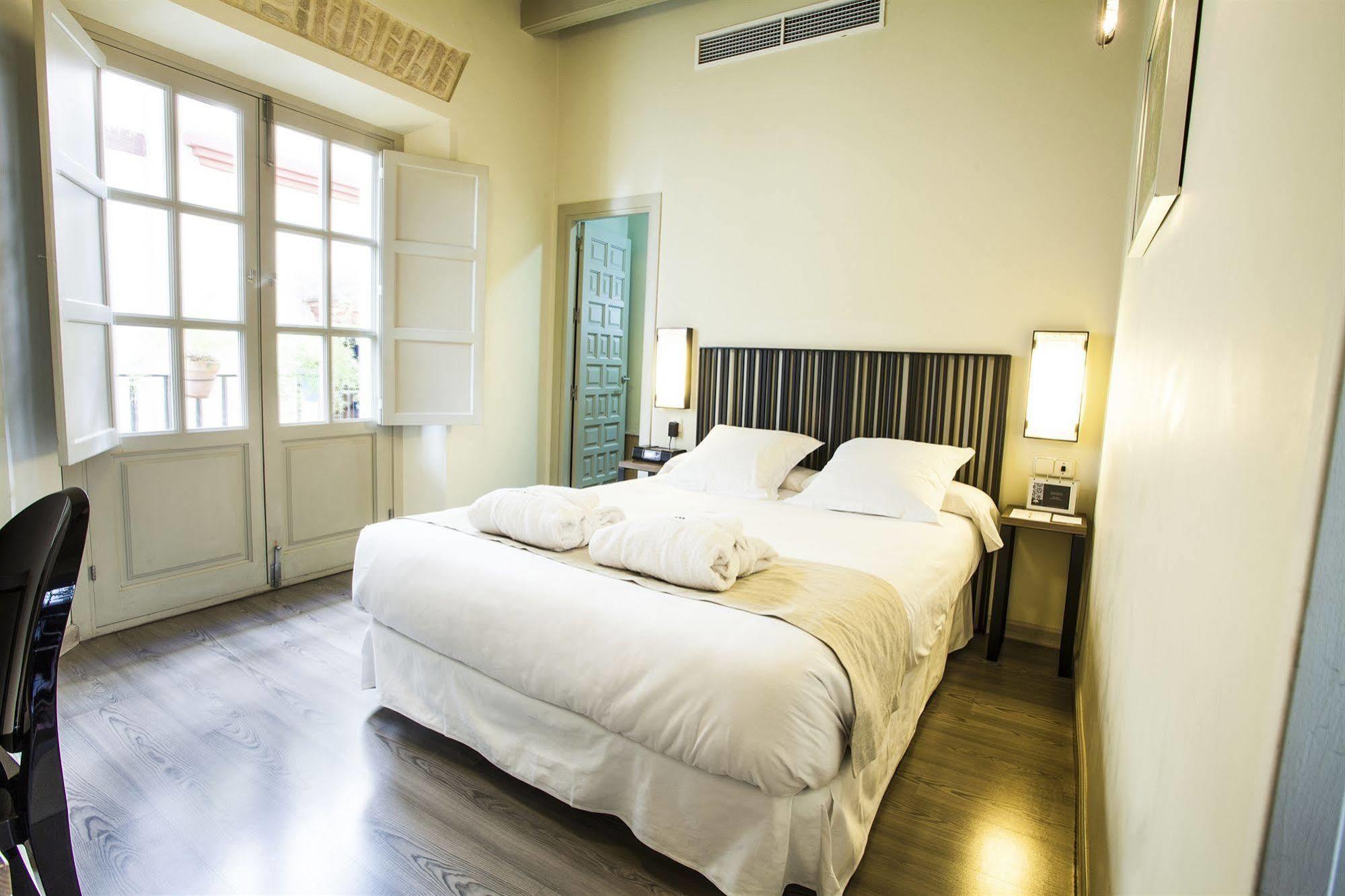 Hotel Boutique Casas De Santa Cruz Sevilla Bagian luar foto